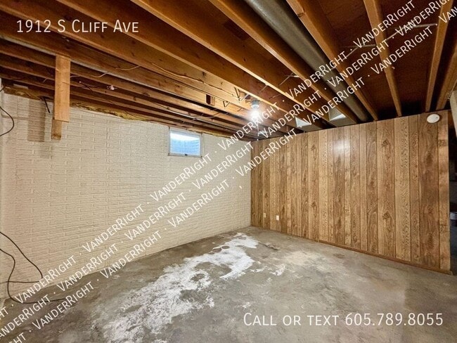Building Photo - 1912 S Cliff Ave