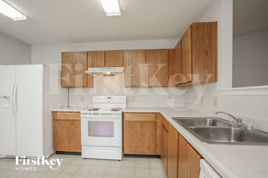 Building Photo - 12729 White Rabbit Dr