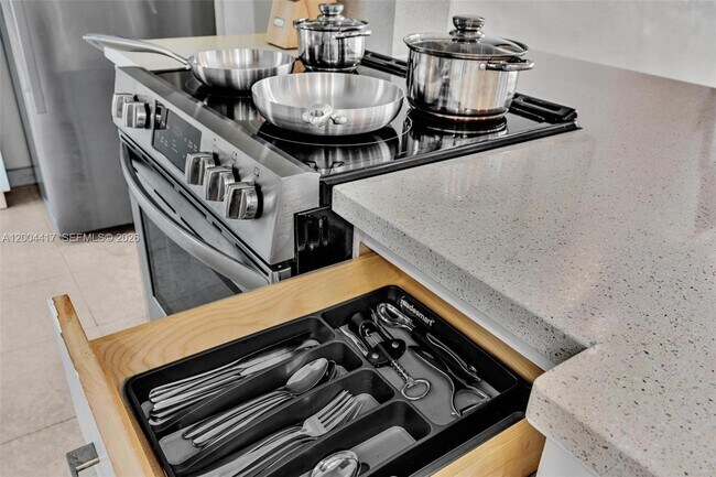 Building Photo - 10000 E Bay Harbor Dr