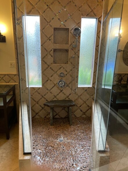 Large walk-in spa like shower - 163 California Ave