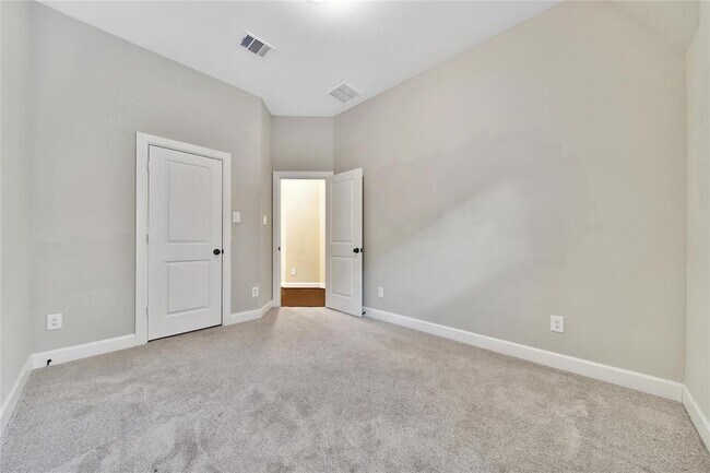 Building Photo - 32193 Park Plains Dr