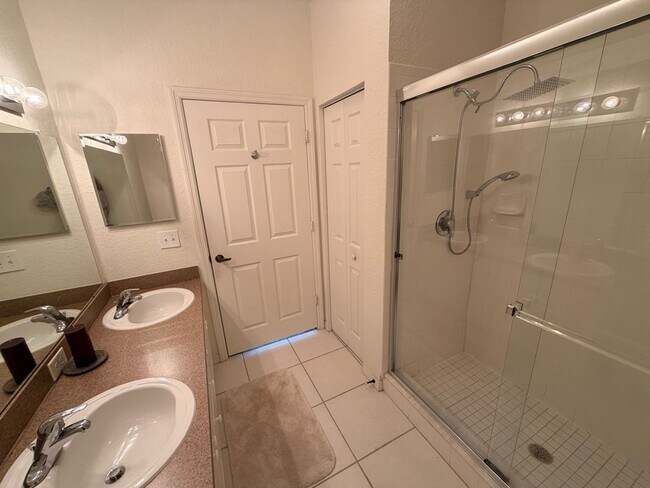 Building Photo - 3980 Mediterranea Cir