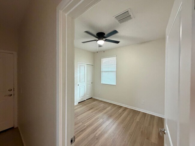 Building Photo - 36987 N Sidewinder Dr