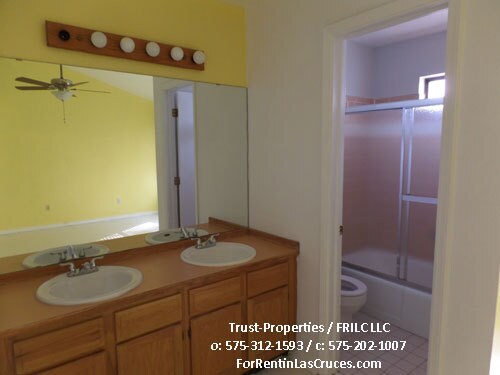 Building Photo - 5499 Cll De Rosas