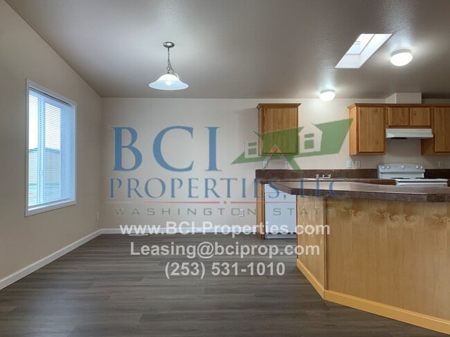 Building Photo - 3 BEDROOM, 2 BATH AVAILABLE $1795.00