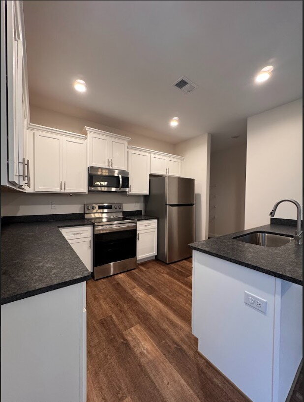 Building Photo - Inquire today on how to get FREE rent!