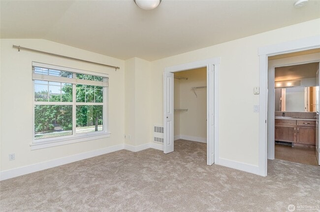 Building Photo - 2Bd/2.5Ba Issaquah Home