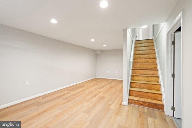 Building Photo - 9356 Birchwood Ct