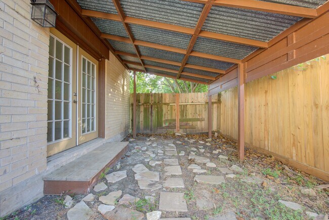 Building Photo - 10822 Kirktown Dr