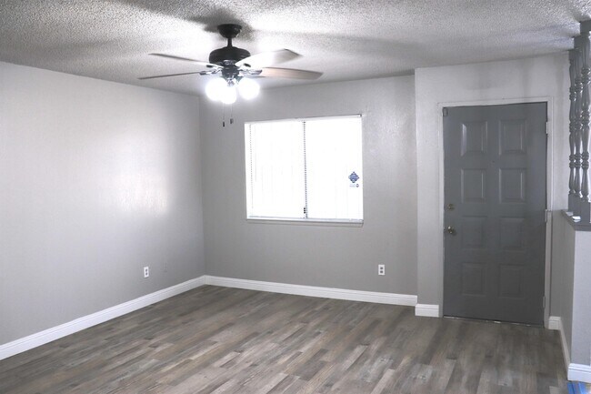 Building Photo - 400 S Crawford Ave