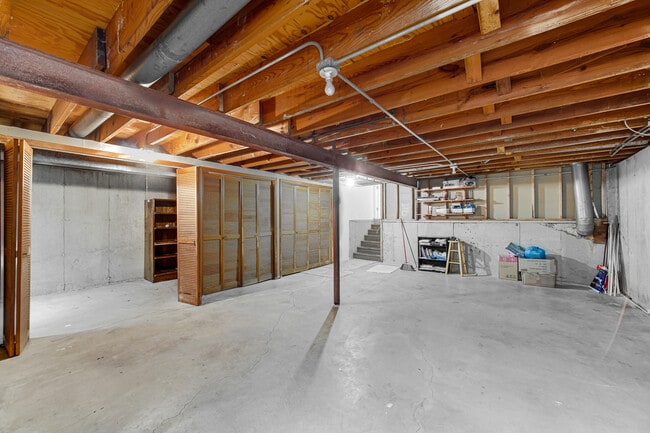 Building Photo - 12 W Beech Dr