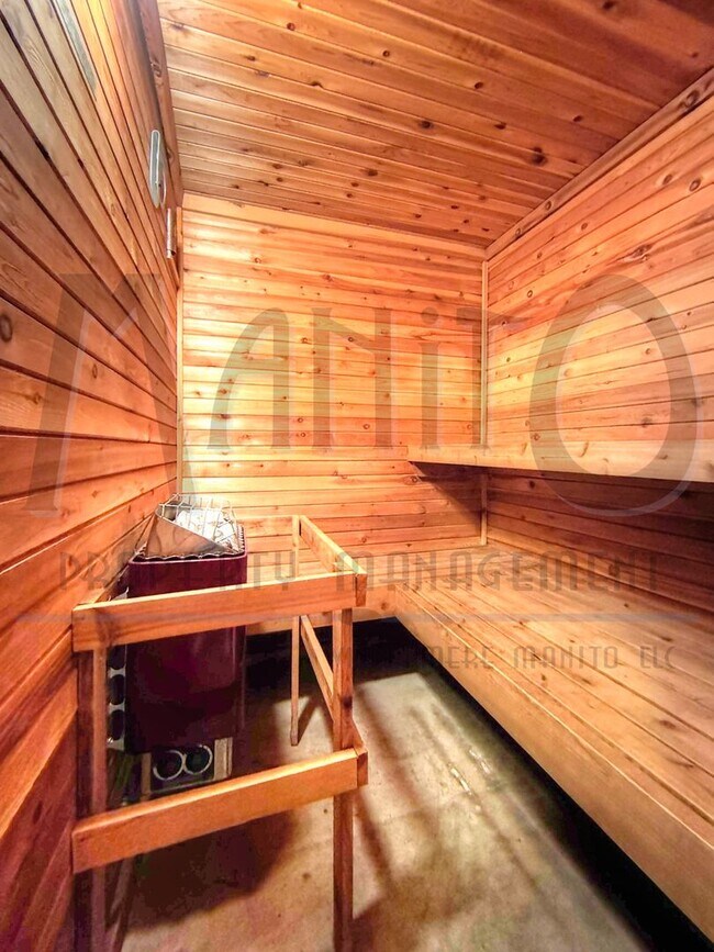 Building Photo - Entertainers Dream Home