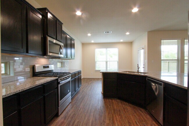 Building Photo - 3651 Sandy Brook Dr