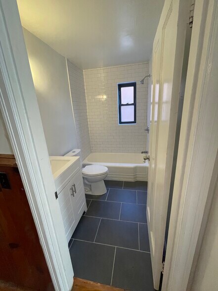 Building Photo - 3941 Millsbrae Ave