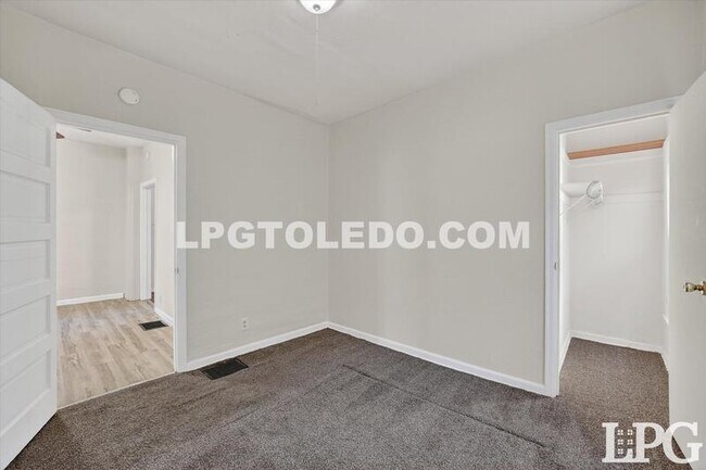 Building Photo - 1434 Kedron St