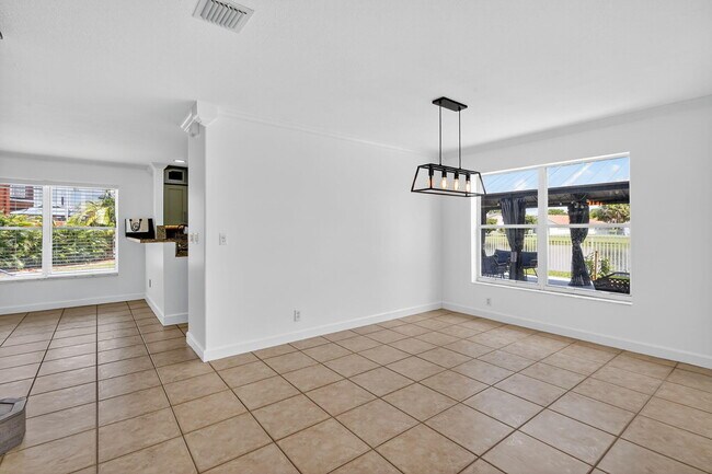 Building Photo - 8225 Pelican Harbour Dr