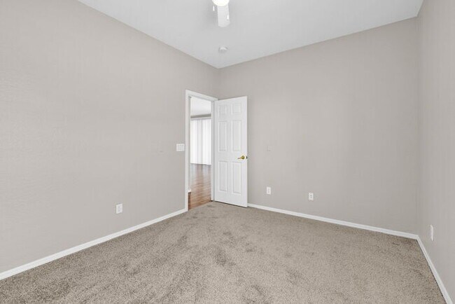 Building Photo - 2032 S Sabrina