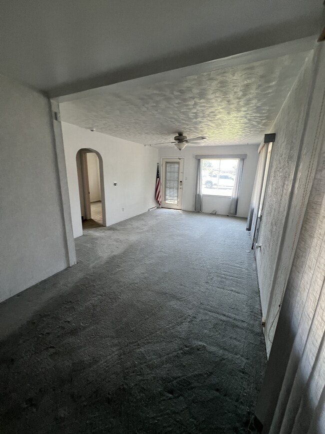 Building Photo - 509 E Riverview Ave
