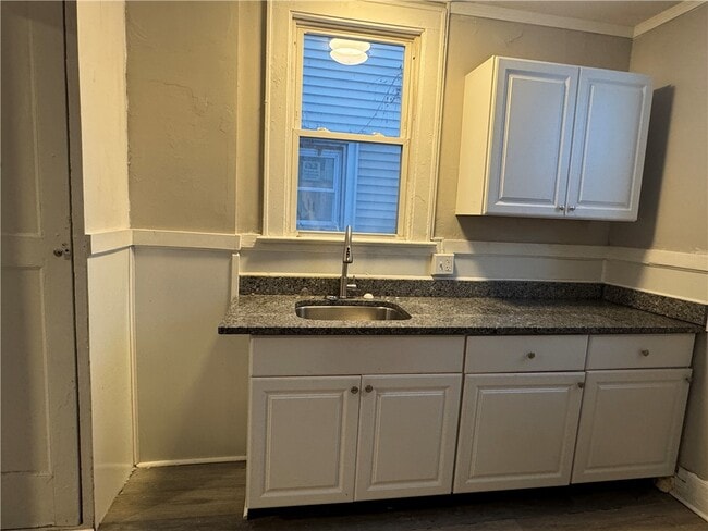 Building Photo - 342 Champlain St