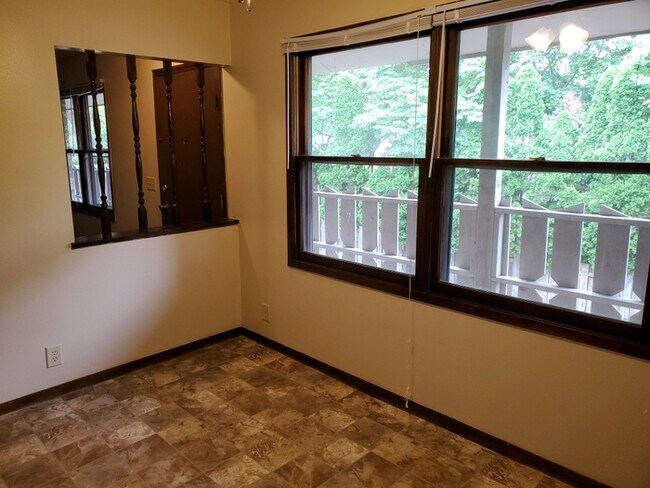 Building Photo - Two Bedroom Apartment with Fireplace!