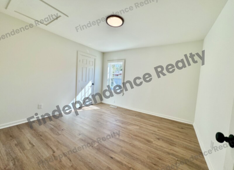 Building Photo - 351 Fox St SW