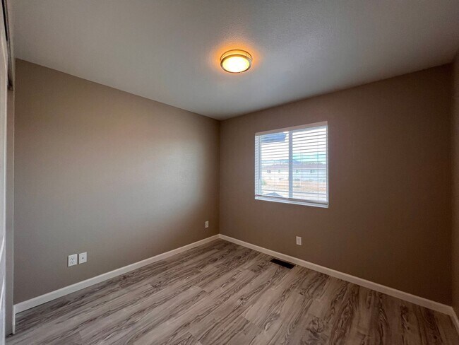 Building Photo - 815 Starlite Dr