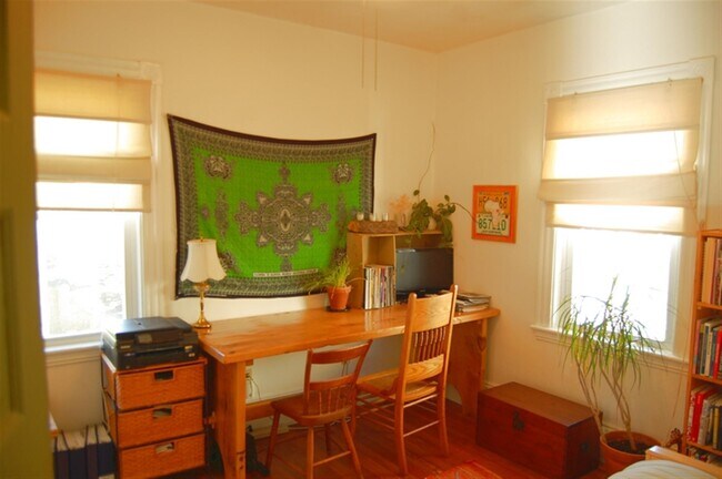 Building Photo - 55 Victoria St