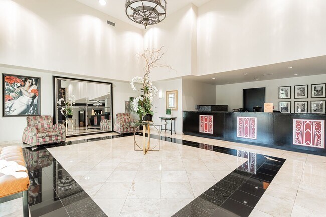 Building Photo - Fully Furnished High Rise with Wynn Golf Course Views!