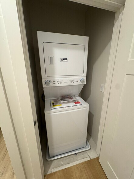 Building Photo - 3082 Lone Pine St