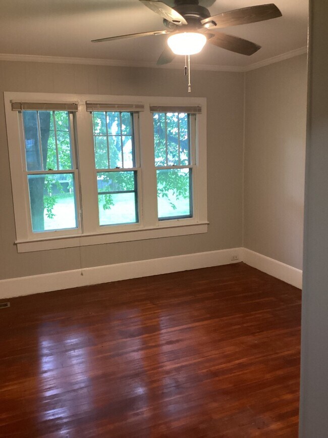 Building Photo - 2404 Whitesburg Dr