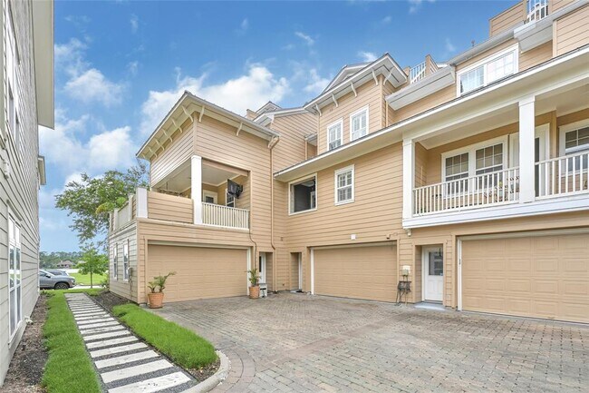 Building Photo - 210 Breezy Way
