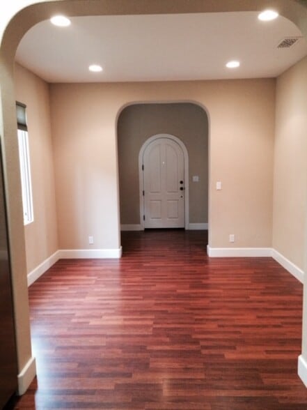 Building Photo - 1277 Dahlia Loop