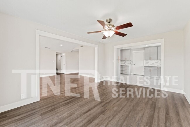 Building Photo - 6612 Modesto Dr