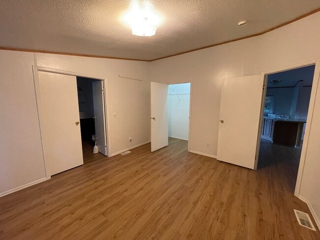 Building Photo - Lakebay 3 Bedroom Available Now, Fenced Yard & More! $500 Move in Bonus!