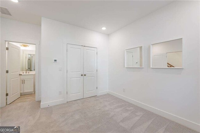 Building Photo - 1032 Robert Smalls Wy