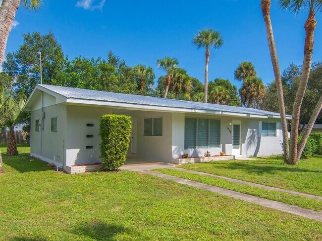 Building Photo - 7502 Pacific Ave