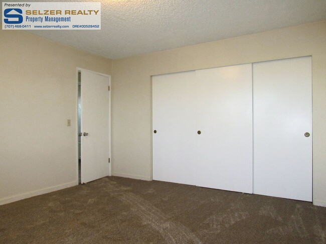 Building Photo - Roomy 2 bd. downstairs apt. near school, p...