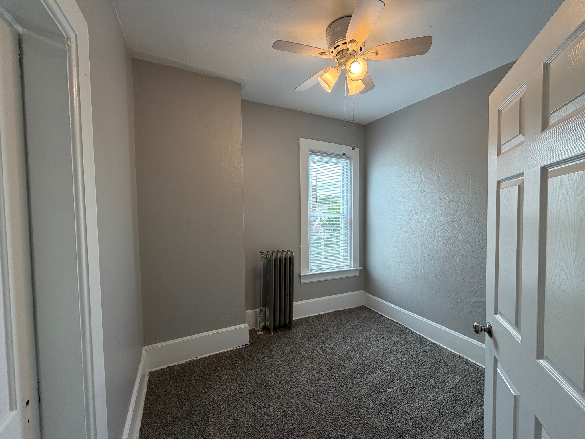 Middle Bedroom - 2515 Jackson St