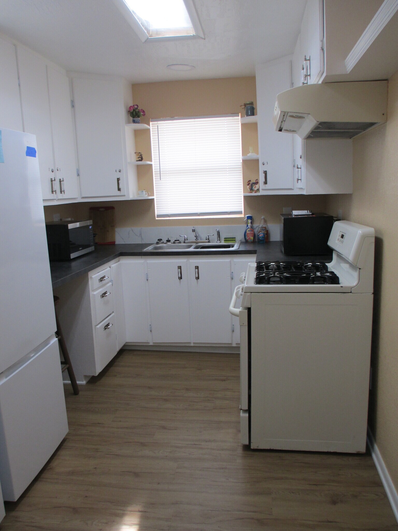 Building Photo - 702 Hughlett Ave