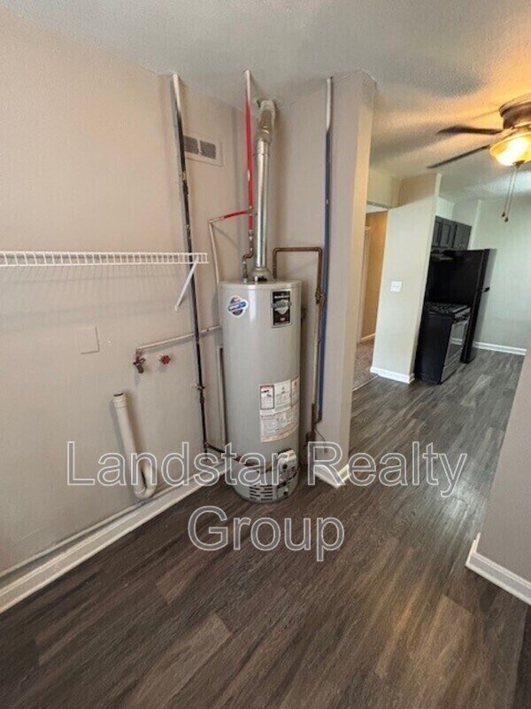 Building Photo - 4714 Seville Dr