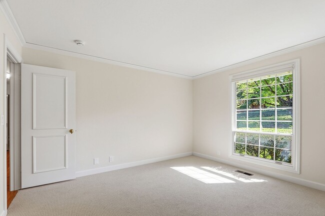 Building Photo - Stunning 3,488 Sq. Ft. Home with Pool & 3-Car Garage