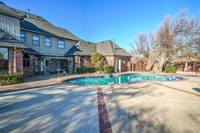 Building Photo - 1300 Irvine Dr
