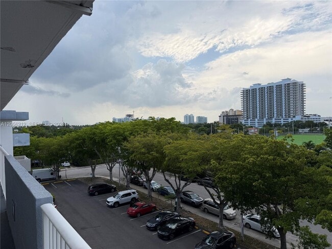 Building Photo - 1801 S Treasure Dr