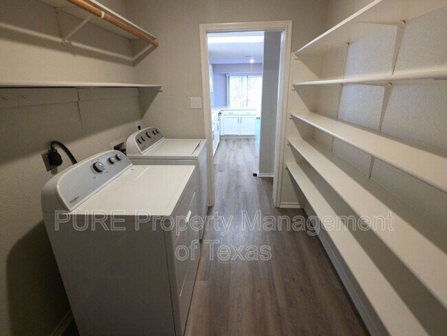 Building Photo - 1406 Bullhill Cove
