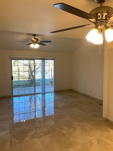 Building Photo - 1542 E Alluvial Ave