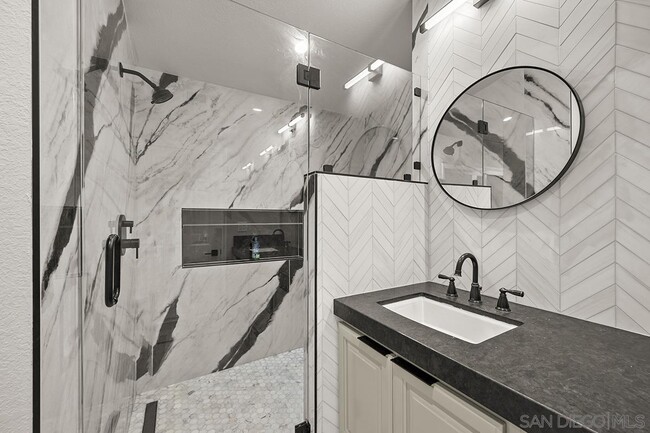 Building Photo - 376 Canyon Ridge Dr