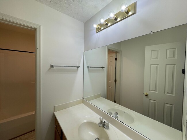 Building Photo - 1206 Long Meadows Dr