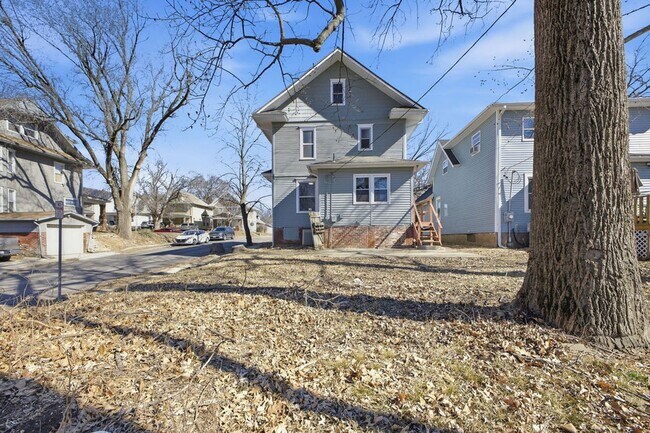 Building Photo - Spacious 4-Bedroom, 1.5-Bath Home with Plenty of Living Space!