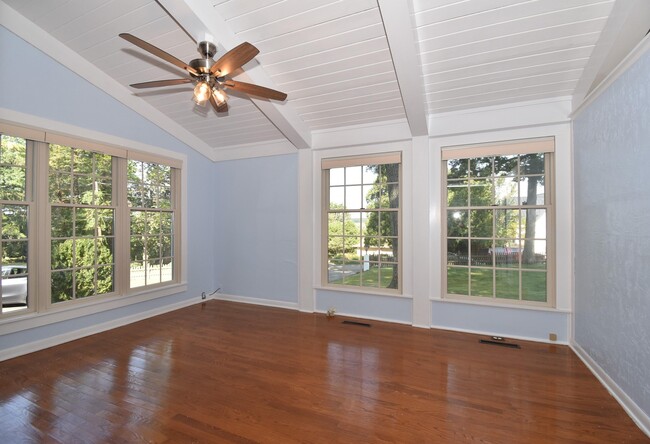 Building Photo - 769 Arrowhead Dr