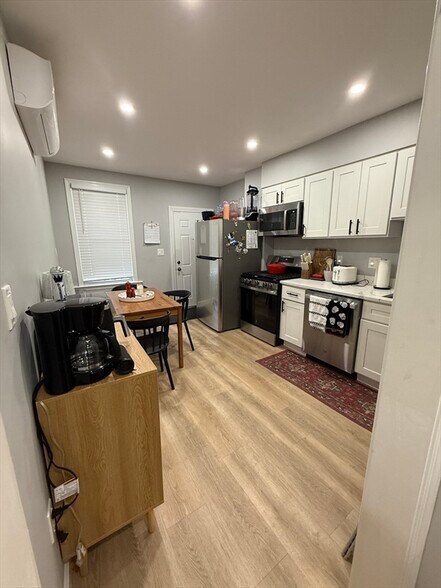Primary Photo - 42 Saxton St